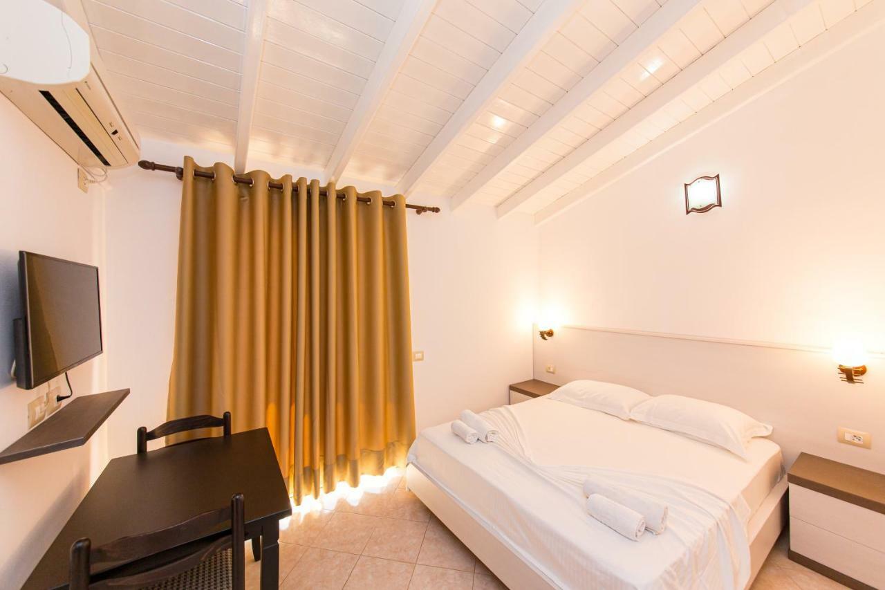 Hotel Mariksel Ksamil Bagian luar foto